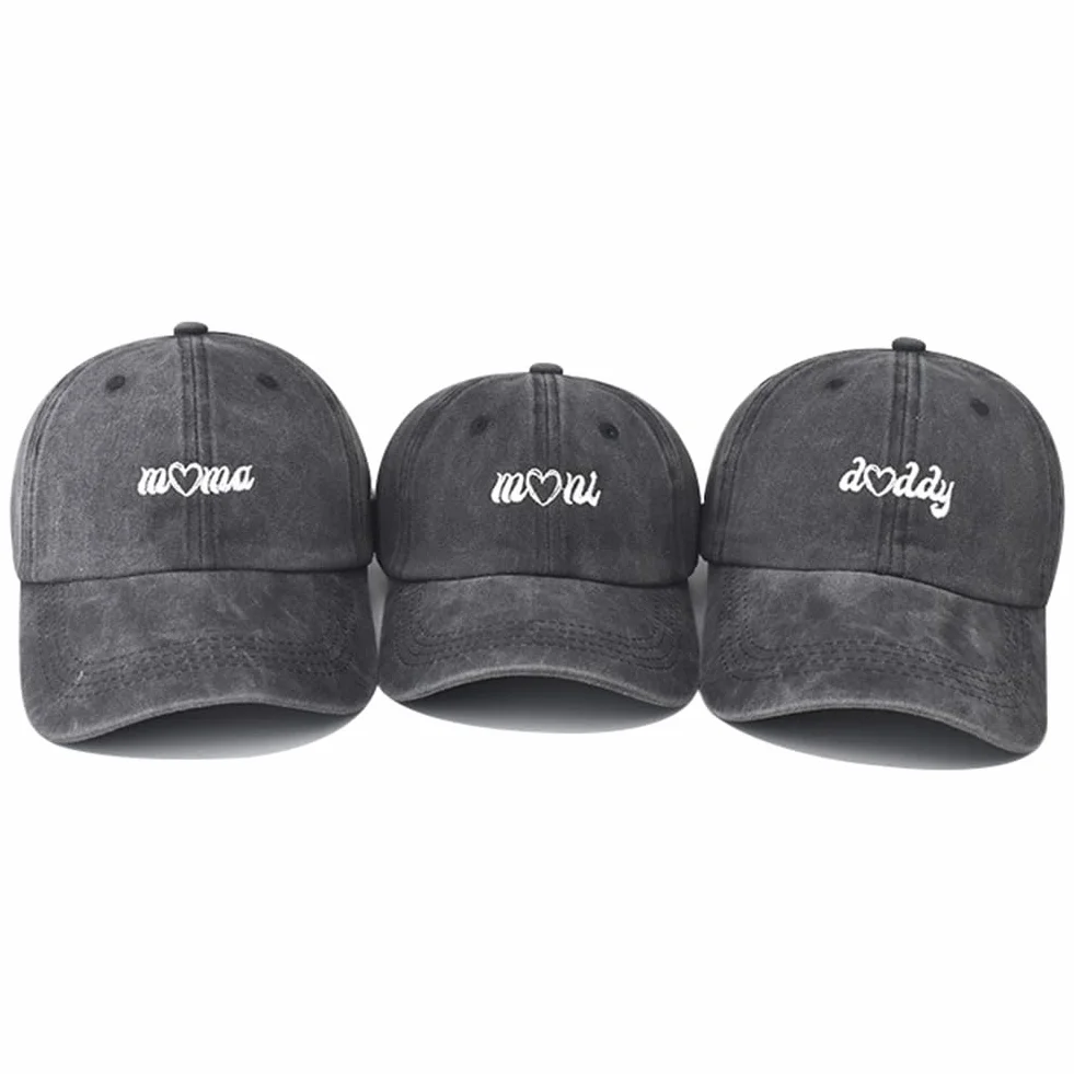 Lot de 3 mini chapeaux de baseball assortis pour parents et enfants avec inscription « Mama Daddy »