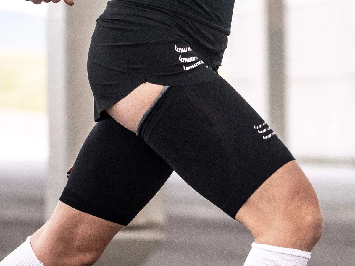 Compressport Under Control Quad Manchon de compression cuisse Adulte Unisexe, Noir